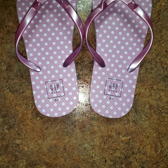 GAP girls cat flip flops - Picture 2 of 5